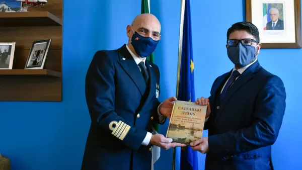 Incontro tra il Presidente dell'AdSP, Pino Musolino, e il Direttore Marittimo del Lazio, Francesco Tomas Incontro tra il Presidente dell'AdSP, Pino Musolino, e il Direttore Marittimo del Lazio, Francesco Tomas
