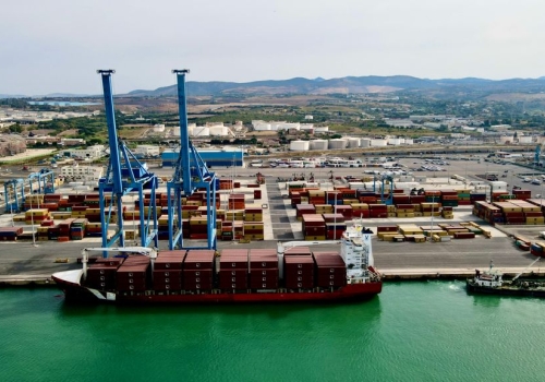 Container, nel porto di Civitavecchia con Rif Line parte il primo collegamento diretto Cina-Italia