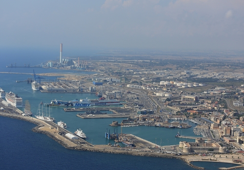 Porto di Civitavecchia altra giornata record: banchine piene di navi ed operative