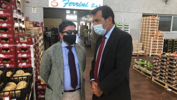 Agroalimentare: questa mattina al Car la visita del Presidente dell'Autorità di Sistema Portuale del Mar Tirreno Centro Settentrionale Agroalimentare: questa mattina al Car la visita del Presidente dell'Autorità di Sistema Portuale del Mar Tirreno Centro Settentrionale