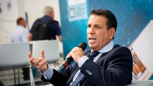 Il Commissario Straordinario dell'AdSP Raffaele Latrofa al Salone Nautico di Genova ha illustrato i progetti del Network portuale del Lazio Il Commissario Straordinario dell'AdSP Raffaele Latrofa al Salone Nautico di Genova ha illustrato i progetti del Network portuale del Lazio