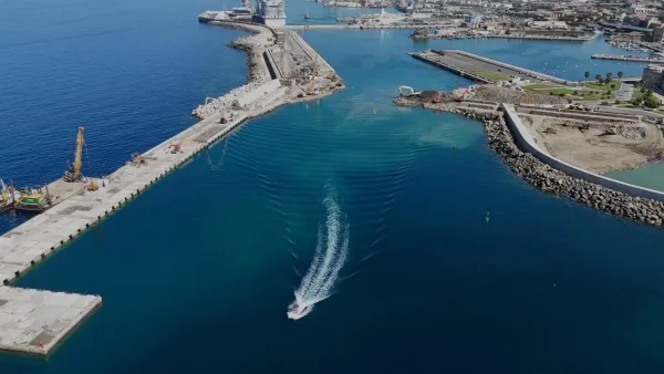Porto di Civitavecchia, da oggi attiva l’Apertura a Sud. Latrofa: “Manteniamo l’impegno assunto con i pescatori. Restituiamo alla marineria il suo approdo storico e apriamo una nuova fase di sviluppo per il porto e la città”