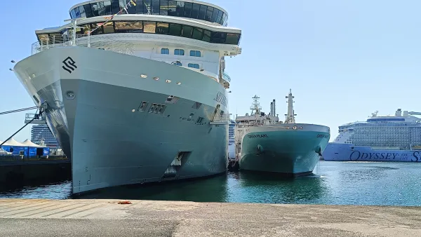 Porto di Civitavecchia, concluso con successo il primo rifornimento di GNL a una nave da crociera: la Silver Ray ha ricevuto 750 metri cubi di combustibile dalla Green Pearl Porto di Civitavecchia, concluso con successo il primo rifornimento di GNL a una nave da crociera: la Silver Ray ha ricevuto 750 metri cubi di combustibile dalla Green Pearl